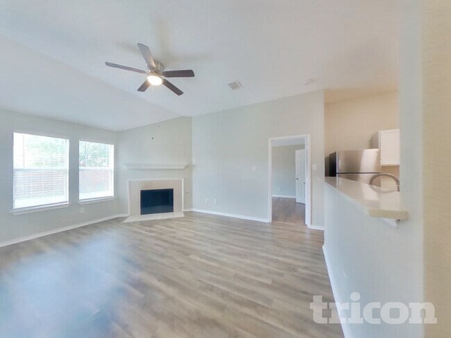 Foto del edificio - 2000 Natchez Dr