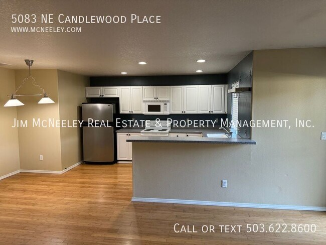 Foto del edificio - 5083 NE Candlewood Pl