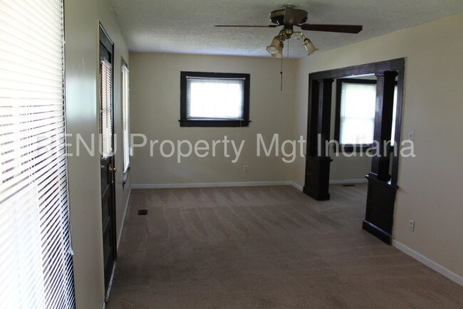 Foto del edificio - 4714 Wellington Ave