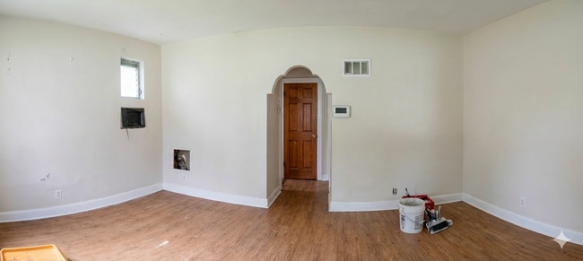 Building Photo - 4521 Oakwood Ave