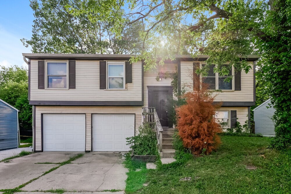 Primary Photo - 616 Woodlark Dr