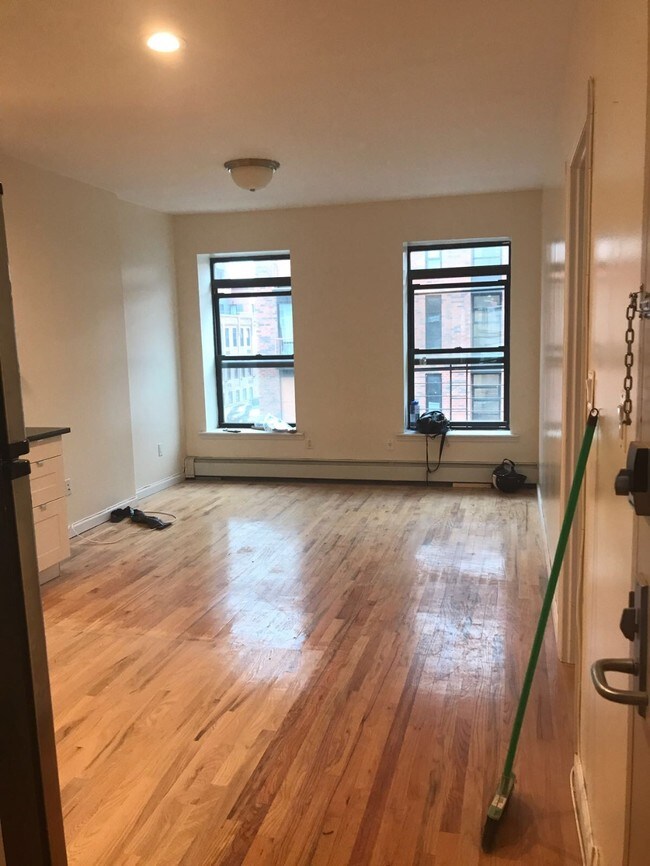 Foto del edificio - 833 Dekalb Ave