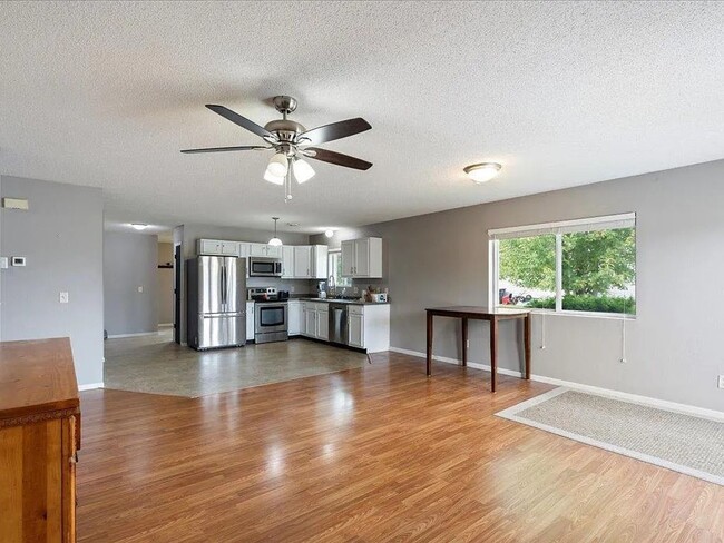 Building Photo - Single level 2 Bedroom Baxter home with attached garage