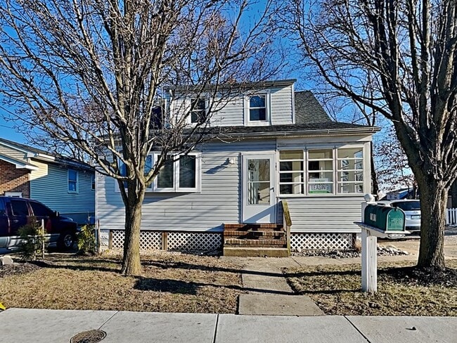 Building Photo - 101 Oak Ave