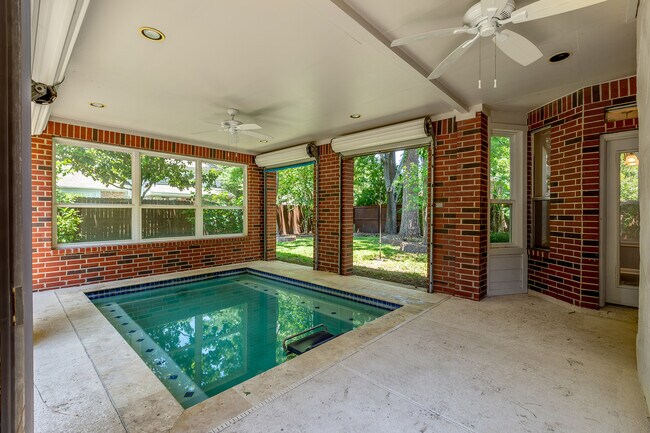 Foto del edificio - 6327 Maple Spring Pl