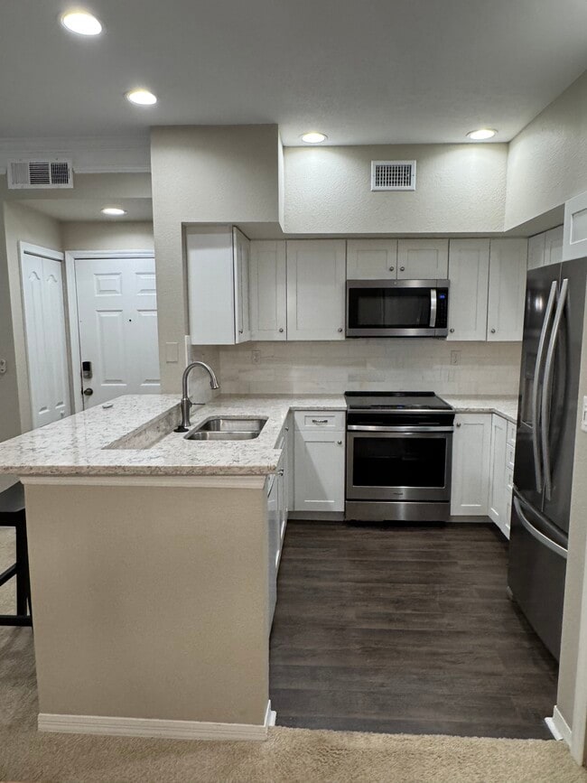 Building Photo - 4110 Central Sarasota Pkwy