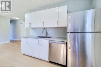 Building Photo - 308 Barton St E