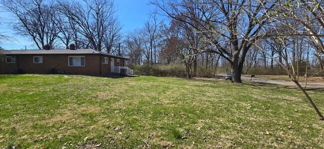 Foto del edificio - 7161 E Pleasant Run Pkwy S Dr