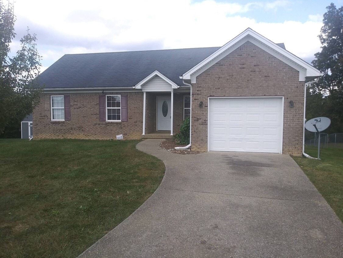748 Tecumseh Dr, Shepherdsville, KY 40165 House Rental in