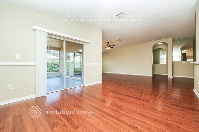 Foto del edificio - 17127 Falconridge Rd