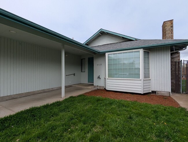 Building Photo - Great 4bed/2 bath home in west Eugene!