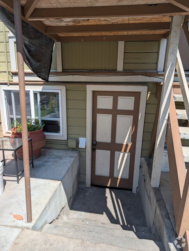 Building Photo - 163 Gifford Ave