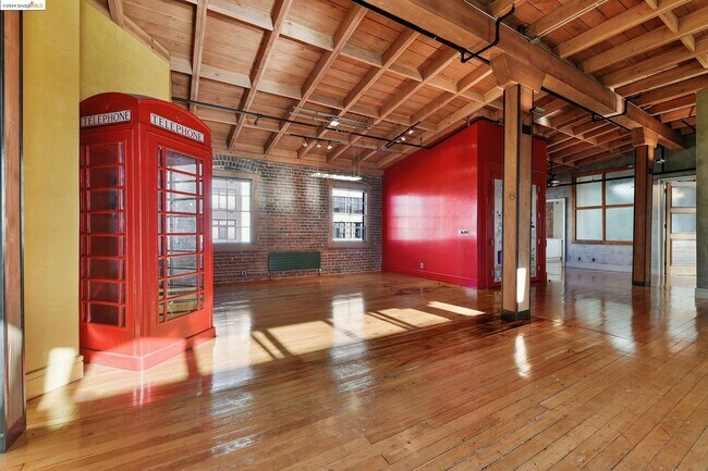 Building Photo - 299 3rd St