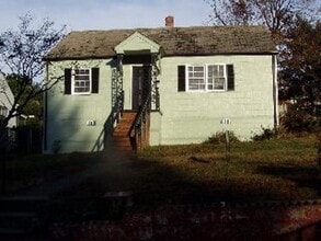 Building Photo - 4613 Fairmont Ave