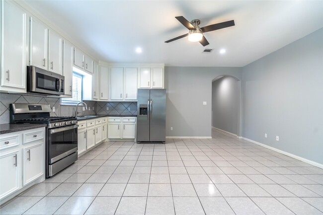 Building Photo - 1122 Ryon St