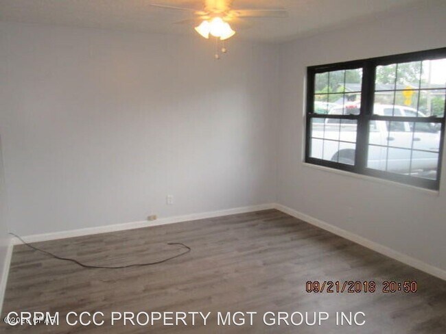Building Photo - 3 br, 1.5 bath House - 221 Santo Thomas St