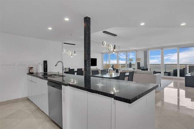 Foto del edificio - 1717 N Bayshore Dr