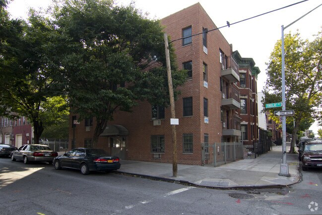 Foto del edificio - 1001 Findlay Ave