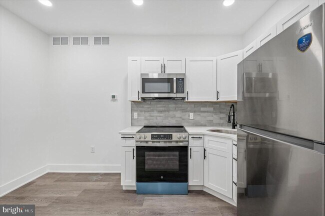 Building Photo - 5719 Cambridge St