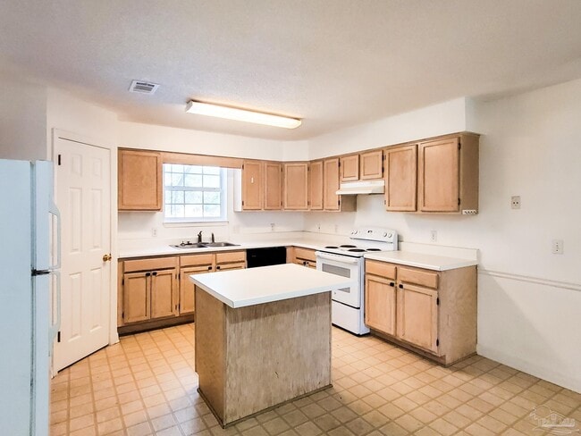 Building Photo - 412 Bay Oaks Dr