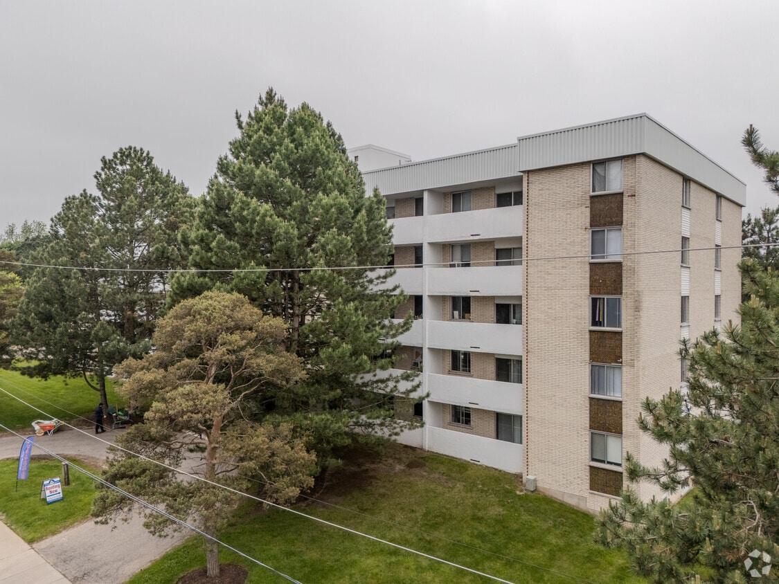 Primary Photo - Pinegrove Apartments