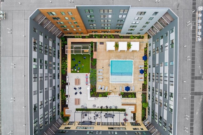 Building Photo - Emblem 120