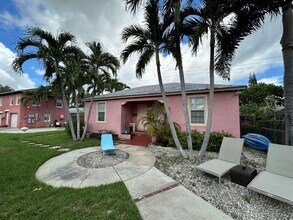 Building Photo - 227 Foresteria Dr