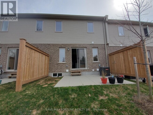 Building Photo - 50-50 Pinnacle Dr