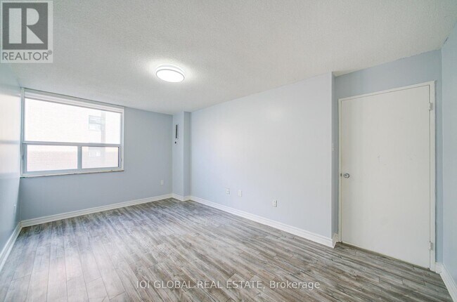 Building Photo - 4062 Lawrence Ave E