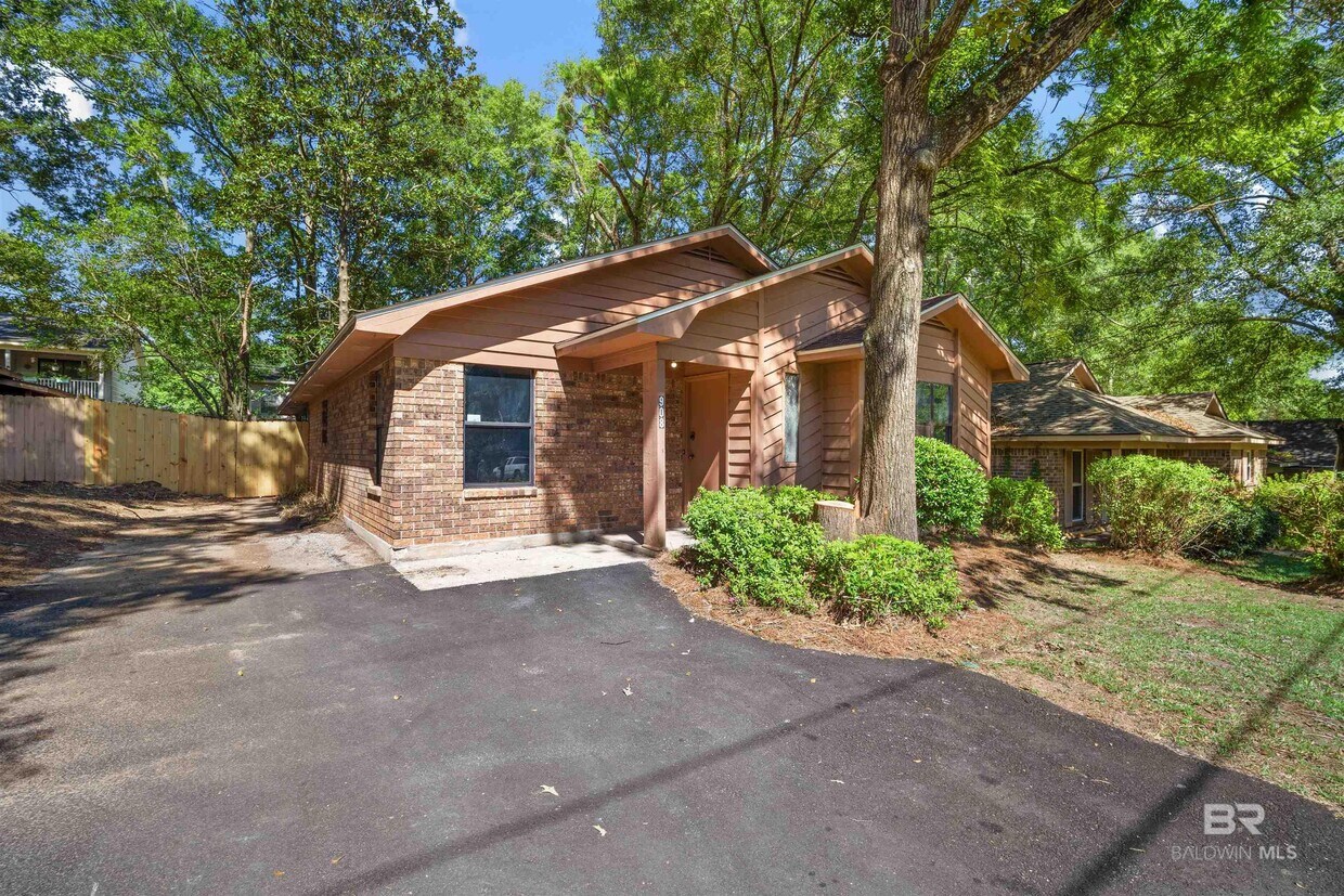 Primary Photo - 908 Schaub Ave