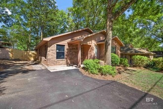 Building Photo - 908 Schaub Ave