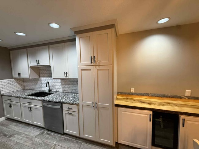 Foto del edificio - 1324 N Crestline St