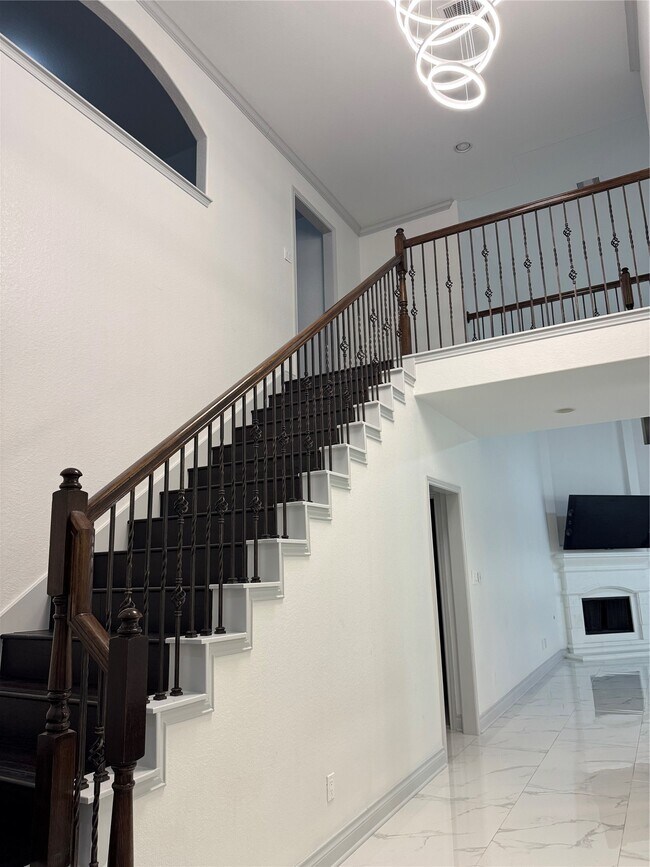 Building Photo - 5003 Raudabaugh Dr