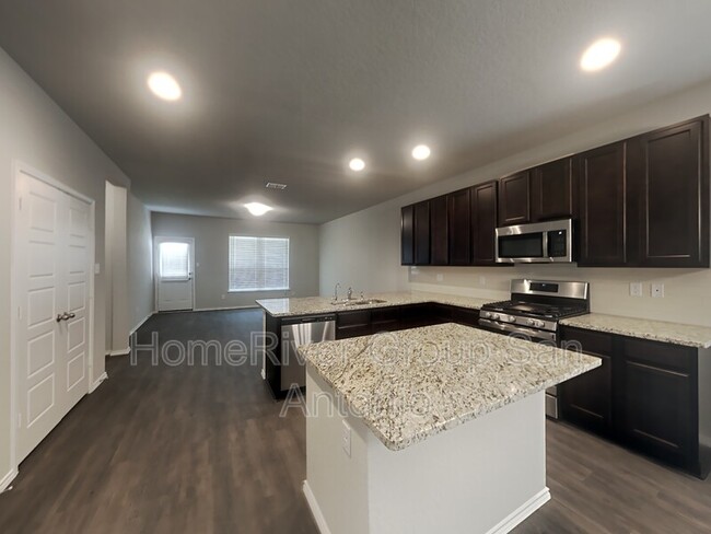 Building Photo - 1012 Highland Vista