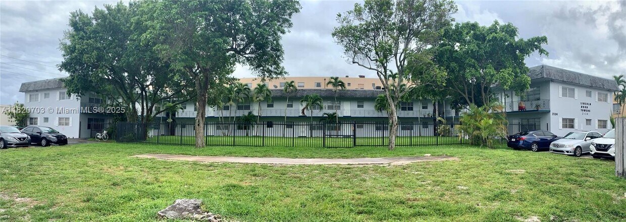 Foto principal - 2134 Lincoln St