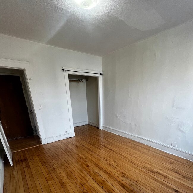 Building Photo - 366 Centre St