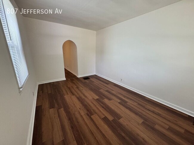 Building Photo - 807 Jefferson Ave