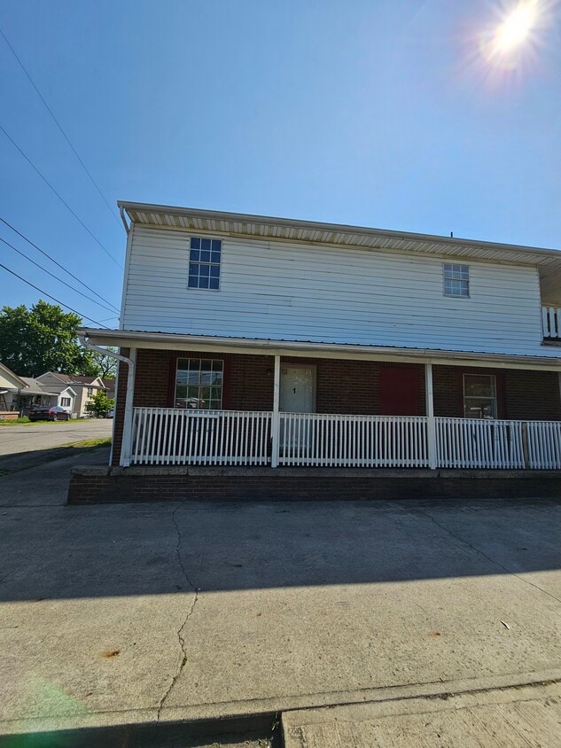 Primary Photo - 502 Pike St