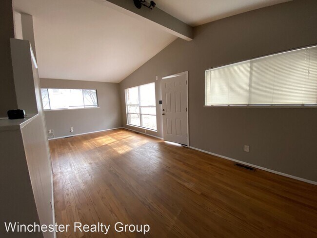 Building Photo - 3 br, 1 bath House - 585 Versailles Dr