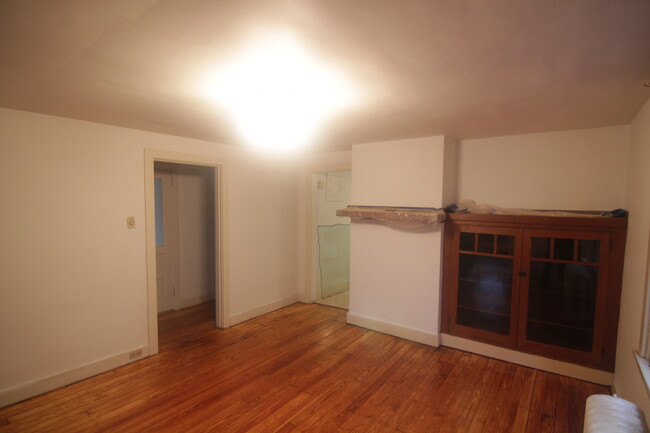 Building Photo - 419 Kelly Ave