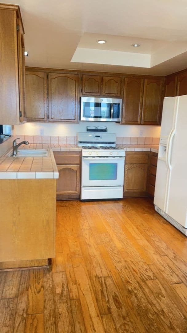 Building Photo - OCEAN VIEW Home in the gated Community of ...