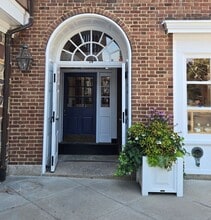 Building Photo - 25 Palmer Sq W