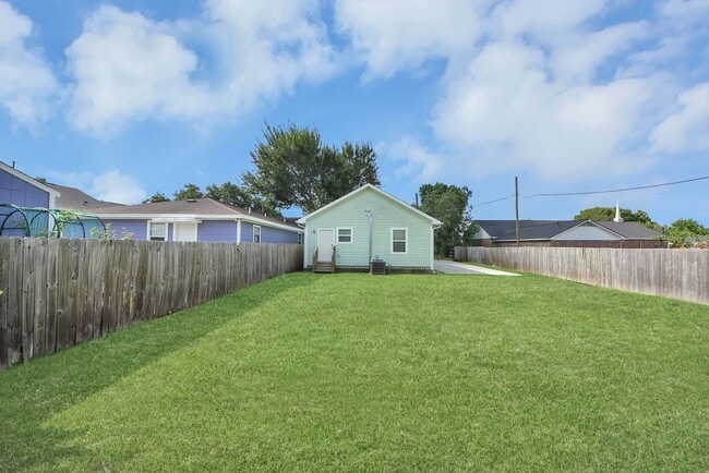 Building Photo - 3703 Lila St
