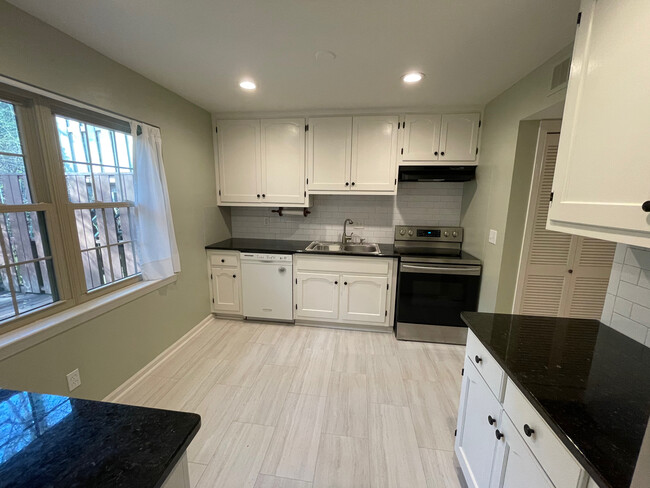 Foto del edificio - 4310 Wilderness Rd