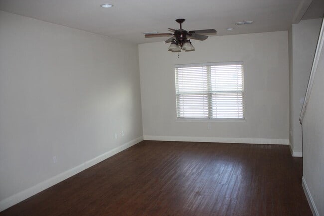 Building Photo - 443 Yorktown Blvd