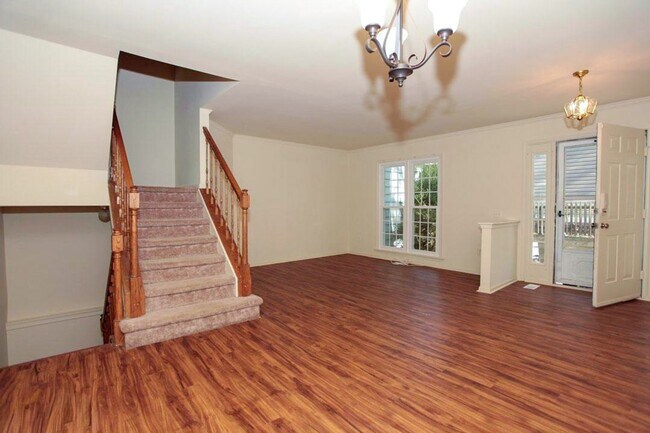 Photo - Fantastic 3br End-Unit Town Home in highly sought Silver Spring Neighborhood - Ready mid-June
