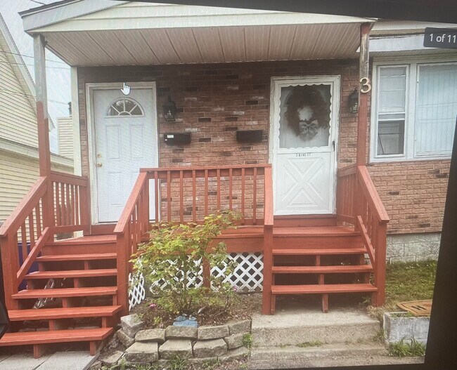 Main Entry - 3 King St