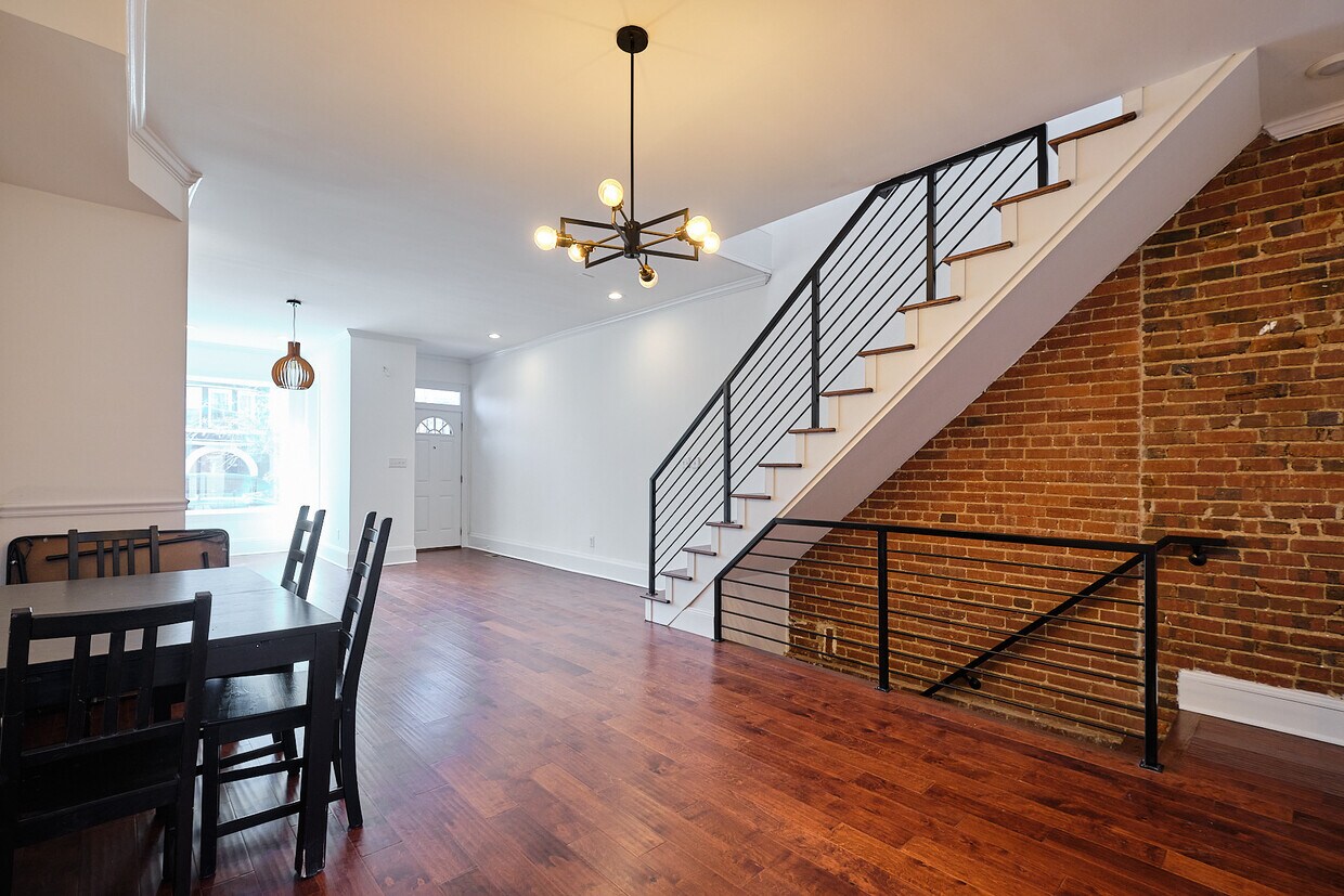 Primary Photo - 727 13th St NE