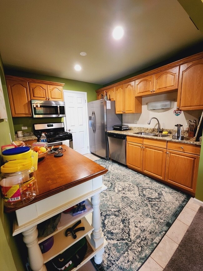Building Photo - 695 Oakmont Ln