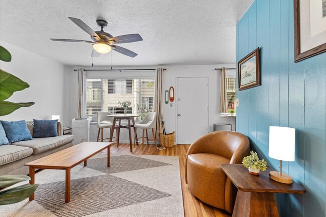 Building Photo - 485 Waianuenue Ave